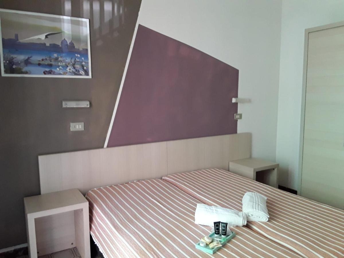 Hotel Orlov Rimini Exterior photo