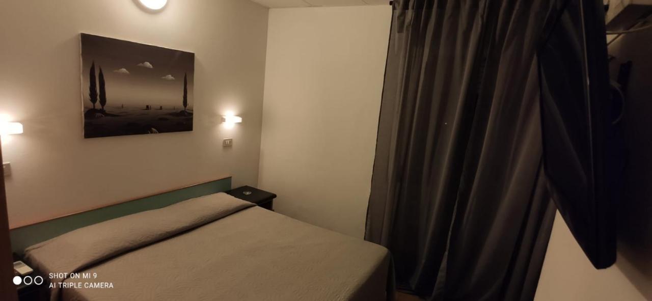 Hotel Orlov Rimini Exterior photo