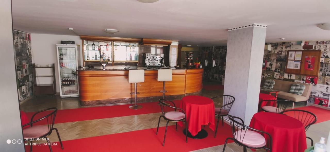 Hotel Orlov Rimini Exterior photo