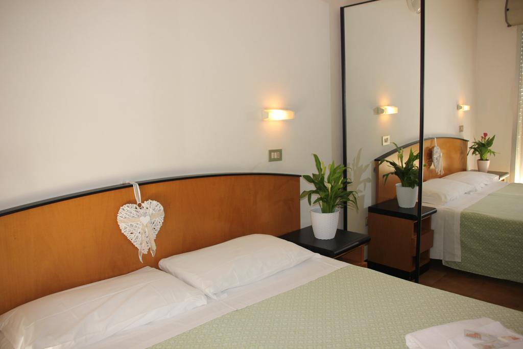 Hotel Orlov Rimini Exterior photo