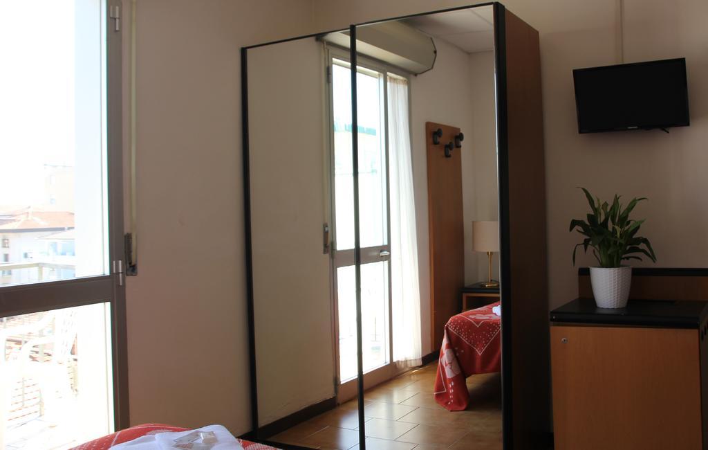 Hotel Orlov Rimini Exterior photo