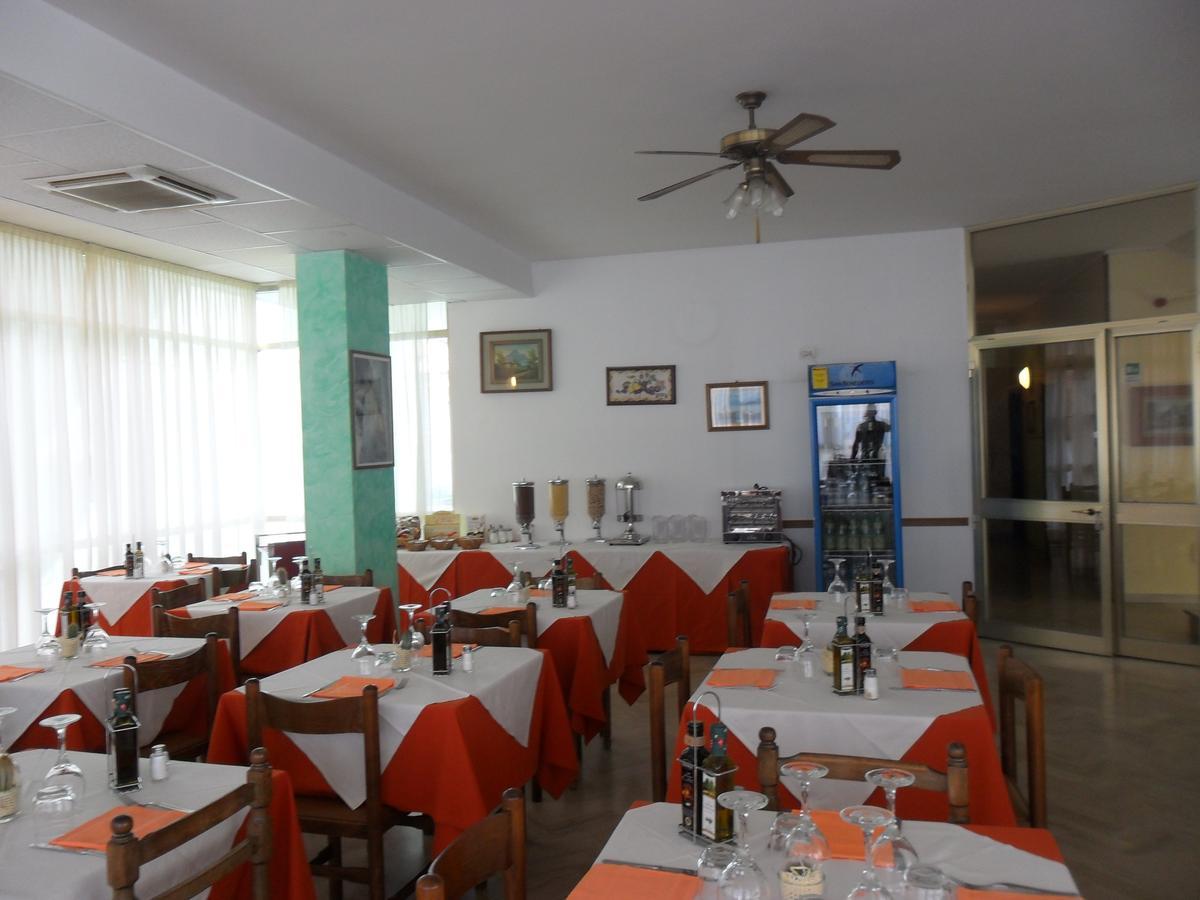 Hotel Orlov Rimini Exterior photo